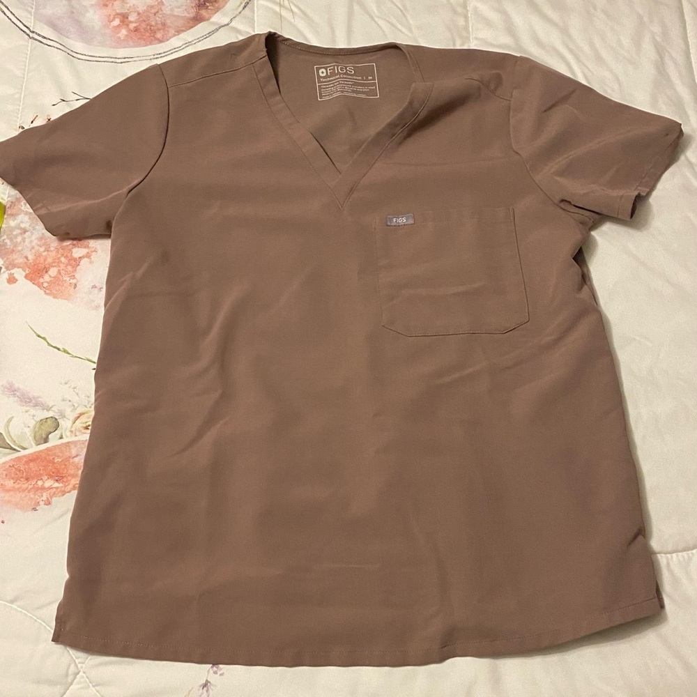 FIGS medium shirt large joggers!